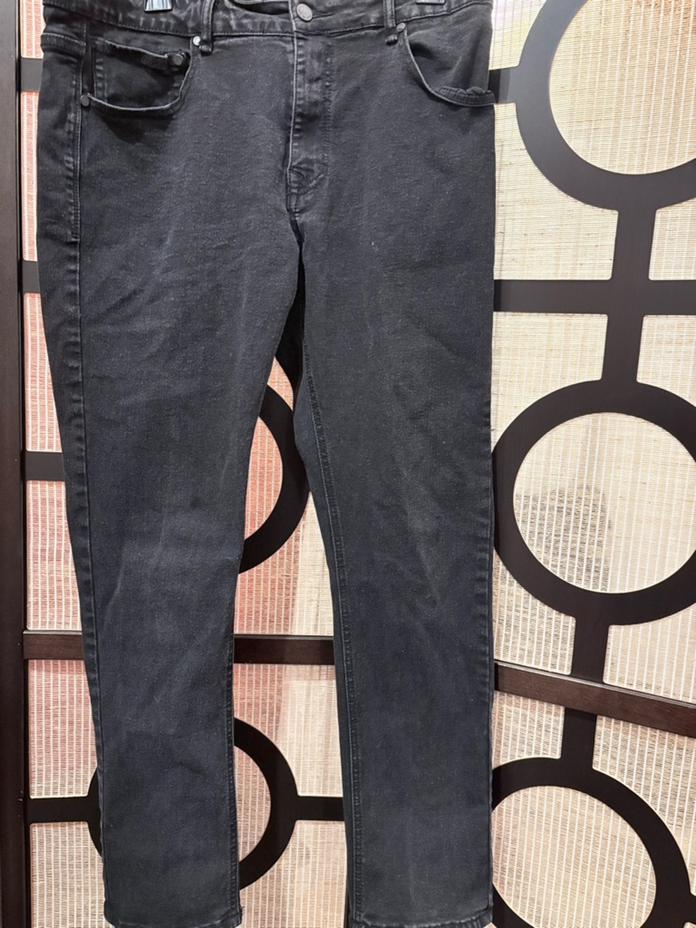 Across the Pond Men's Black Straight Jeans - Classic Fit